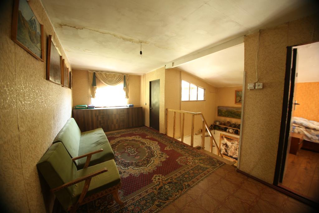 Korsha Guesthouse Roshka ภายนอก รูปภาพ