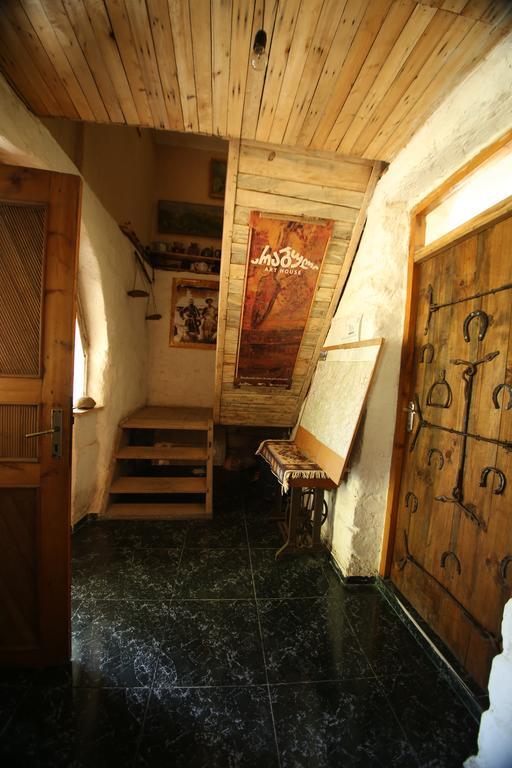 Korsha Guesthouse Roshka ภายนอก รูปภาพ